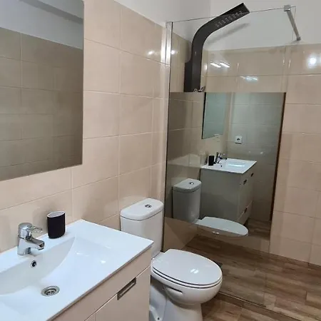 아파트 Large 4 Bedroom - *
