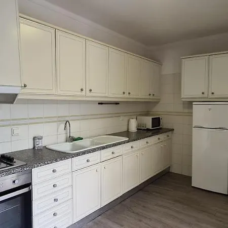 아파트 Large 4 Bedroom - 알부페이라