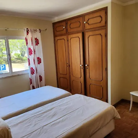 아파트 Large 4 Bedroom - 알부페이라